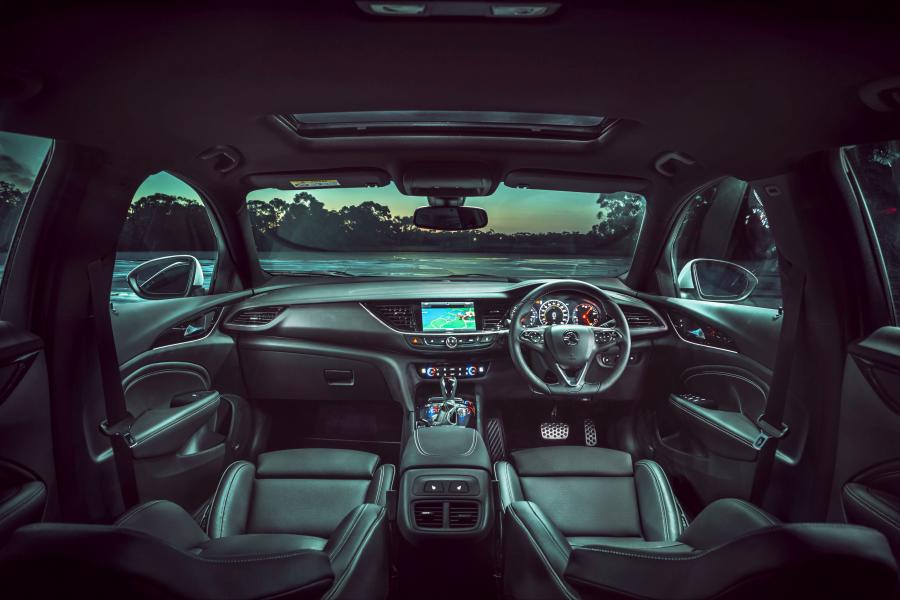 Торпедо Holden Commodore VXR (ZB) 2018 года  (фото 25 из 42)